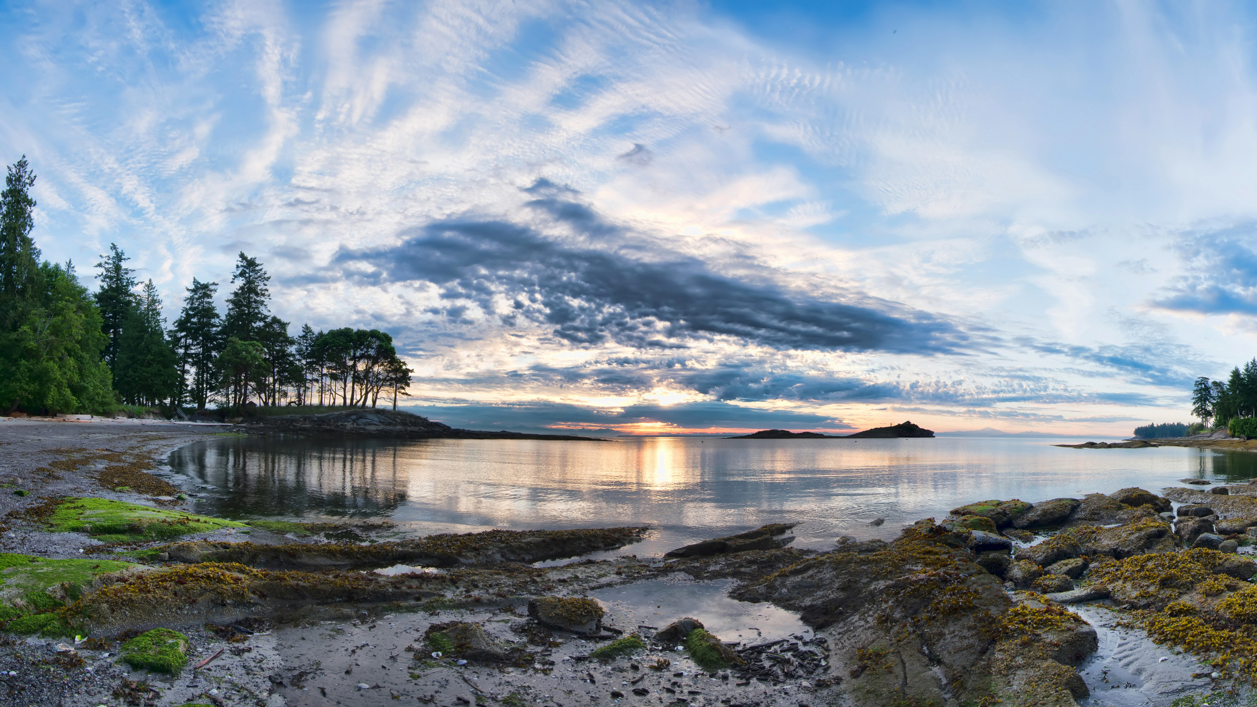 Обои природа, вода, облако, берег, озеро в разрешении 2560x1440