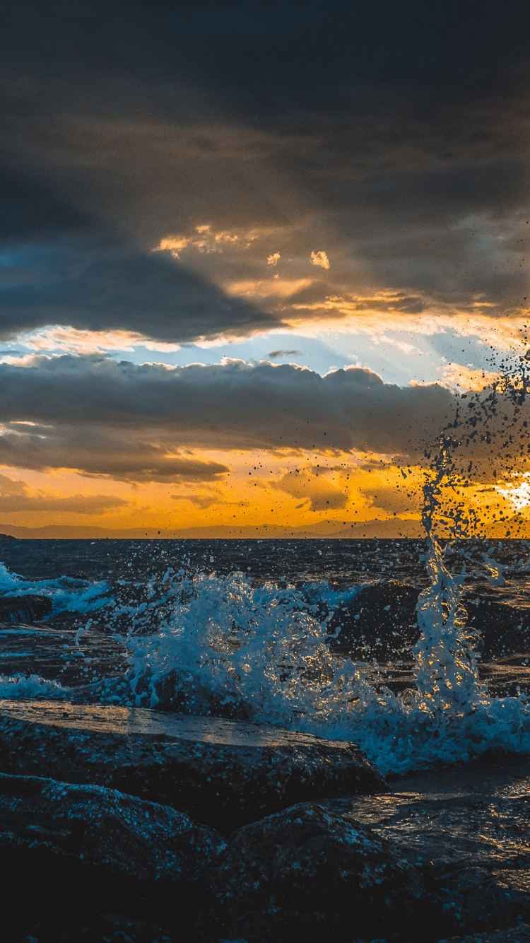 Обои облако, вода, атмосфера, синий, послесвечение в разрешении 750x1334