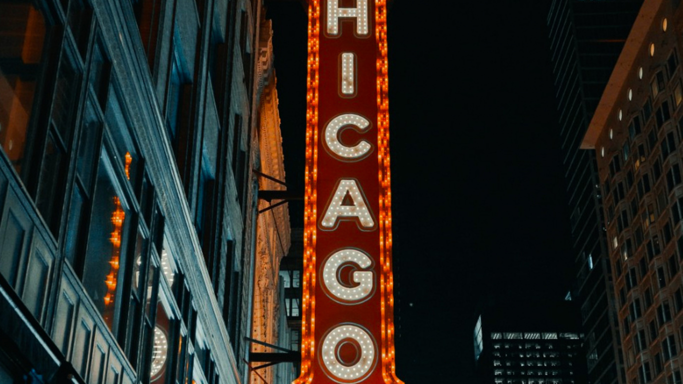 Обои цыпленок, кинорежиссер, здание, небоскреб, окно в разрешении 1366x768