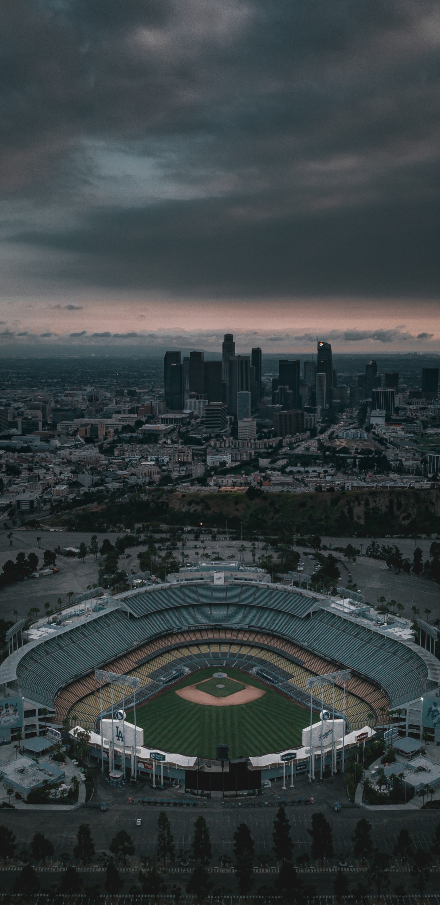 Обои вода, ориентир, спортивные объекты, город, городской пейзаж в разрешении 1440x2960