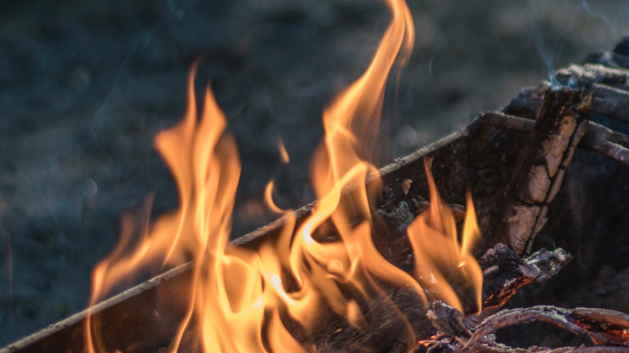 Обои пламя, огонь, барбекю, яблоко, iOS 14 в разрешении 1280x720