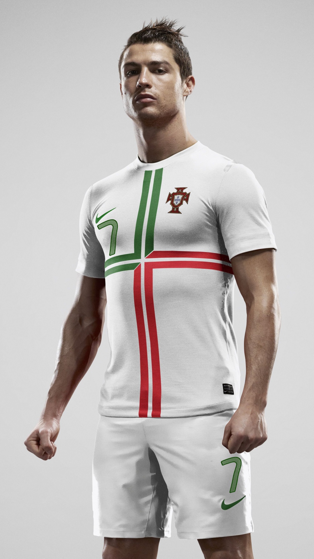 Обои Кристиано Роналдо, Футбольный игрок, одежда, Спортивная одежда, белые в разрешении 1080x1920