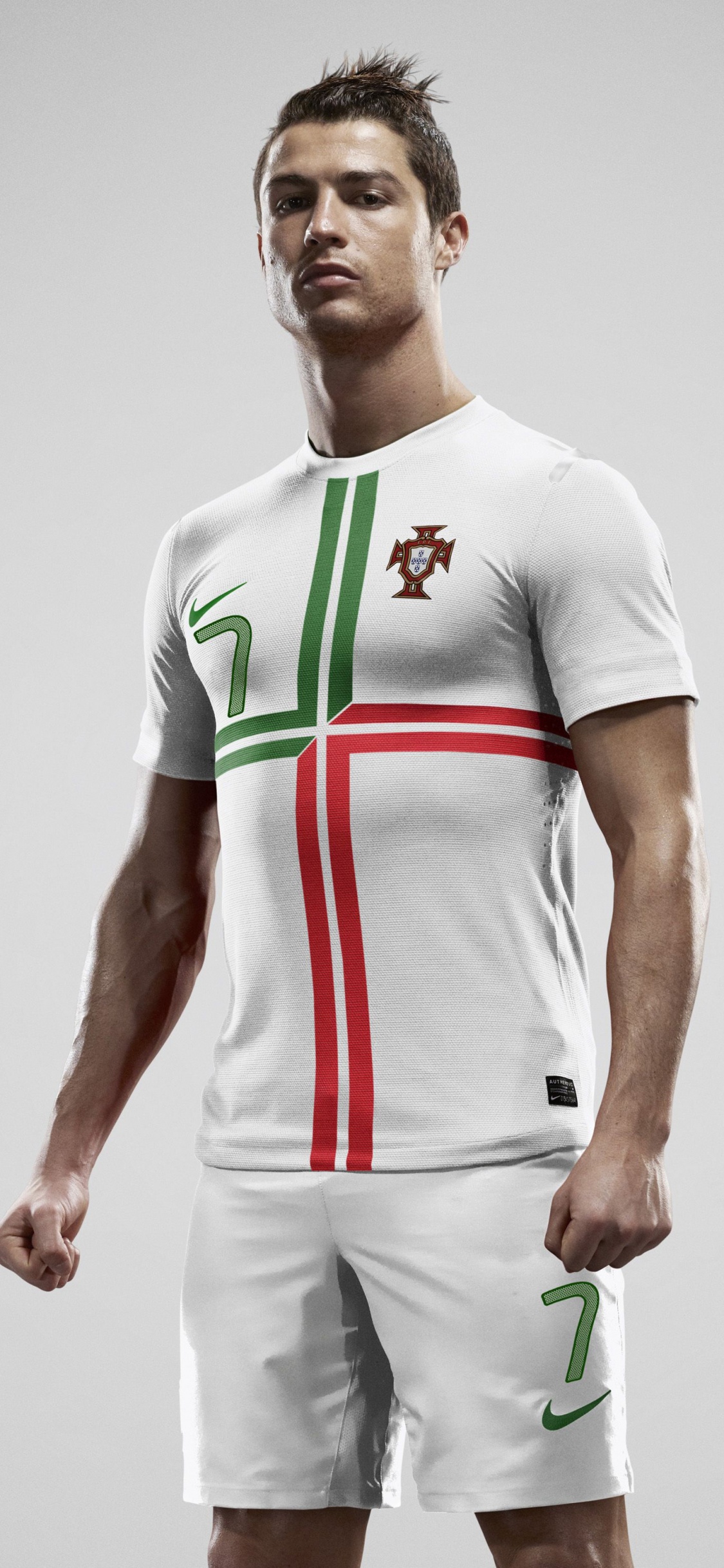 Обои Кристиано Роналдо, Футбольный игрок, одежда, Спортивная одежда, белые в разрешении 1125x2436