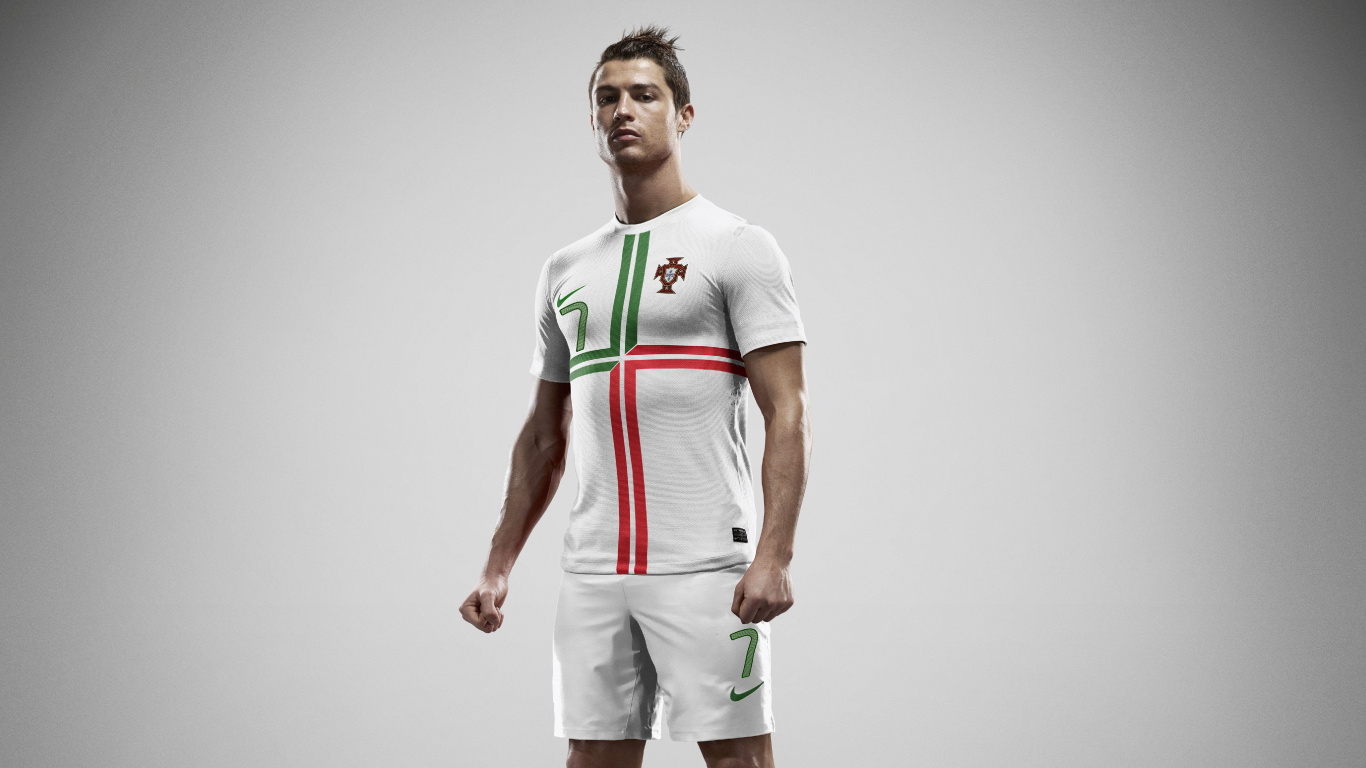 Обои Кристиано Роналдо, Футбольный игрок, одежда, Спортивная одежда, белые в разрешении 1366x768