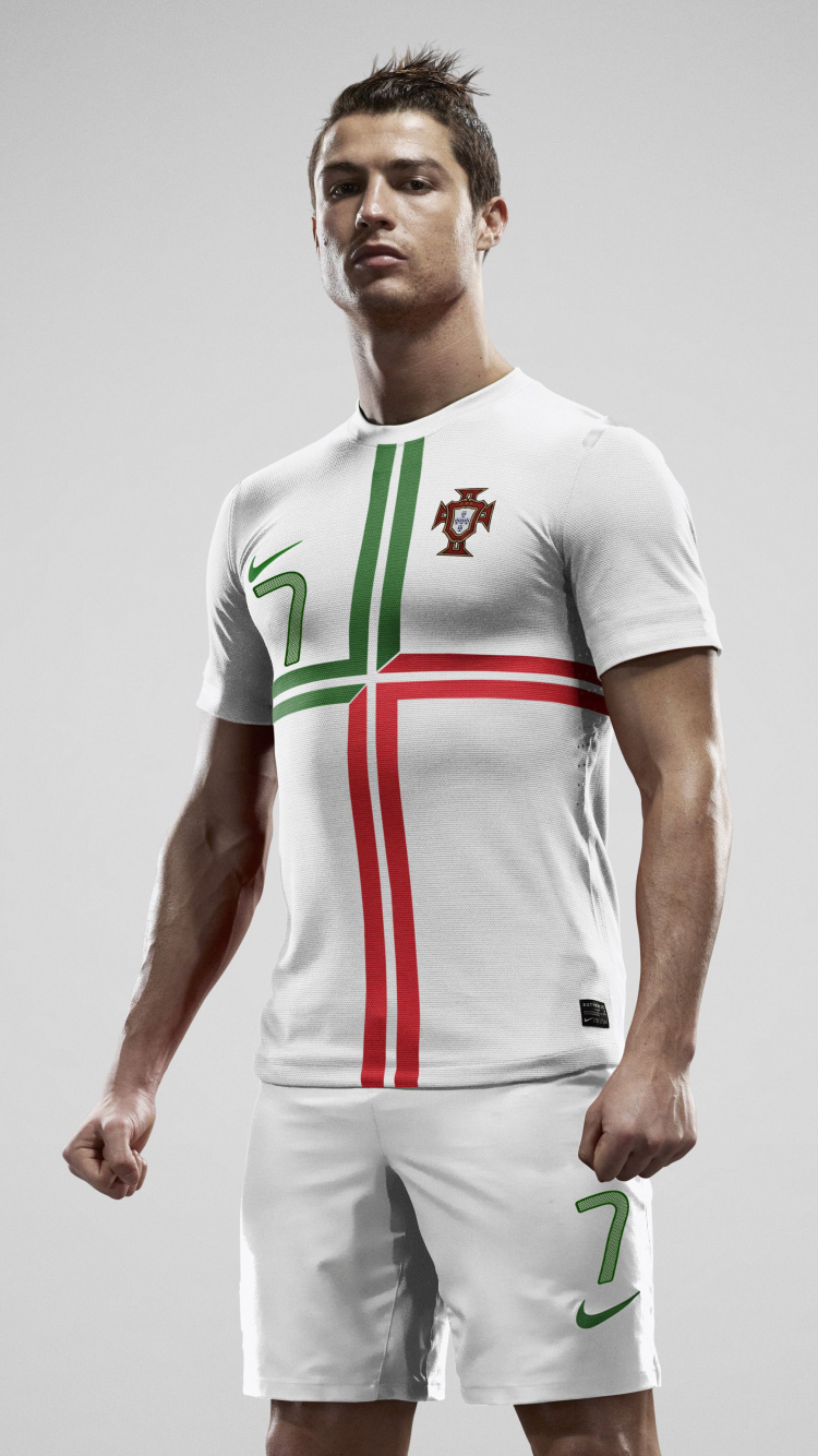 Обои Кристиано Роналдо, Футбольный игрок, одежда, Спортивная одежда, белые в разрешении 750x1334