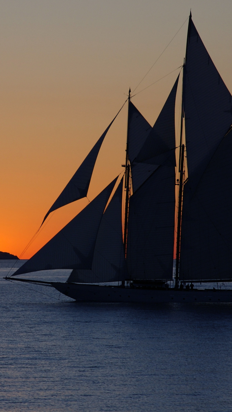 Обои море, закат, яхта, корабль, парусник в разрешении 750x1334