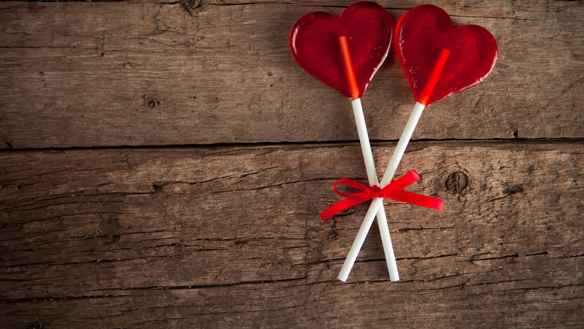 Обои сердце, красный цвет, любовь, цветок, лепесток в разрешении 1920x1080