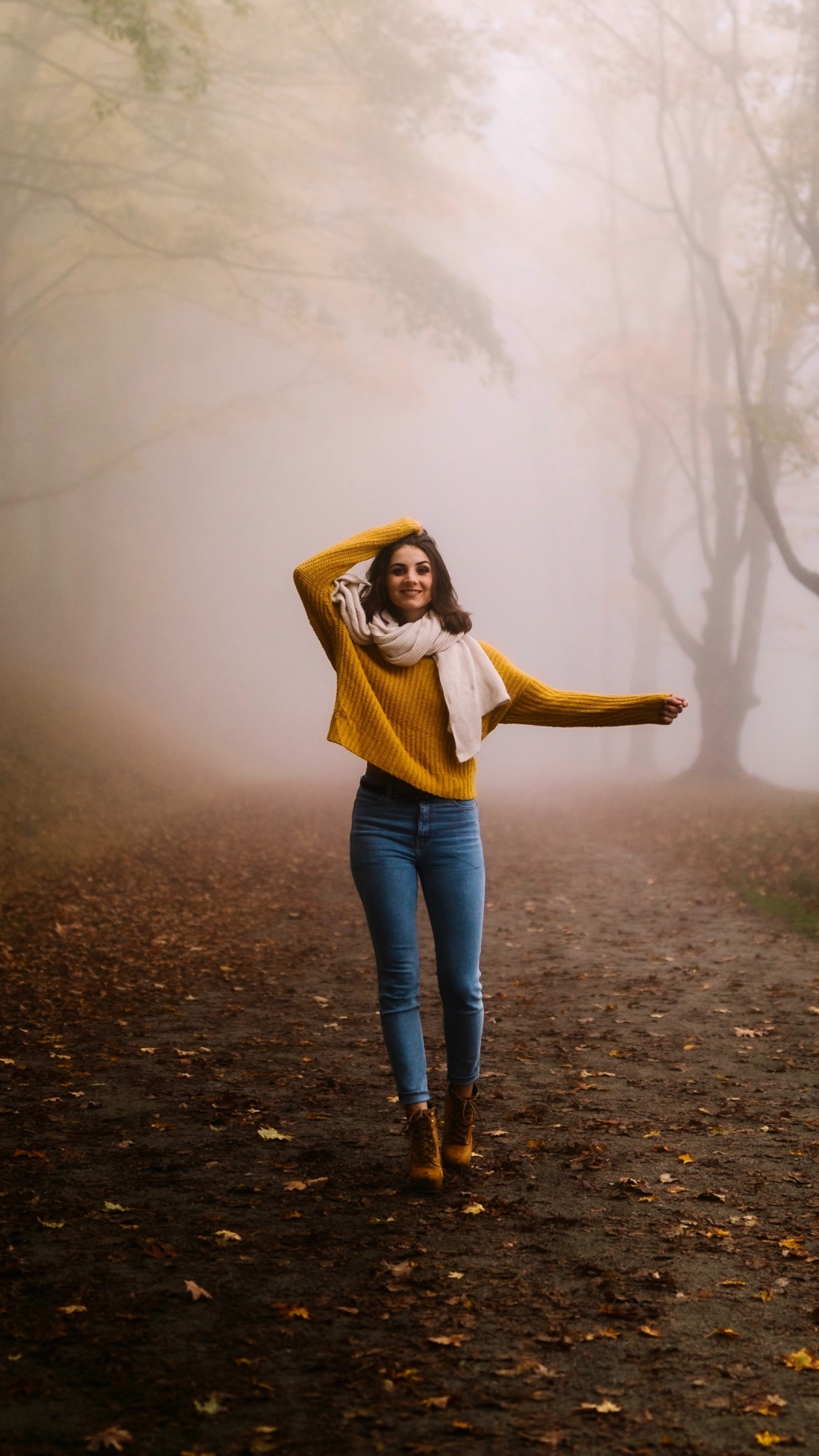 Обои дорожный туман, растение, атмосфера, Люди в природе, природный ландшафт в разрешении 1080x1920