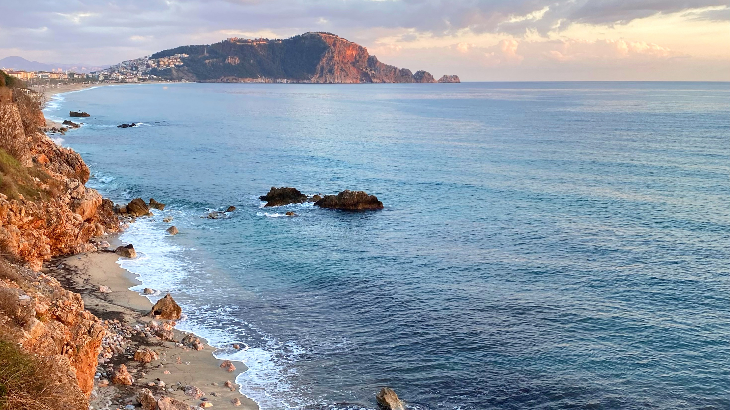 Обои побережье, вода, облако, лазурный, растение в разрешении 2560x1440