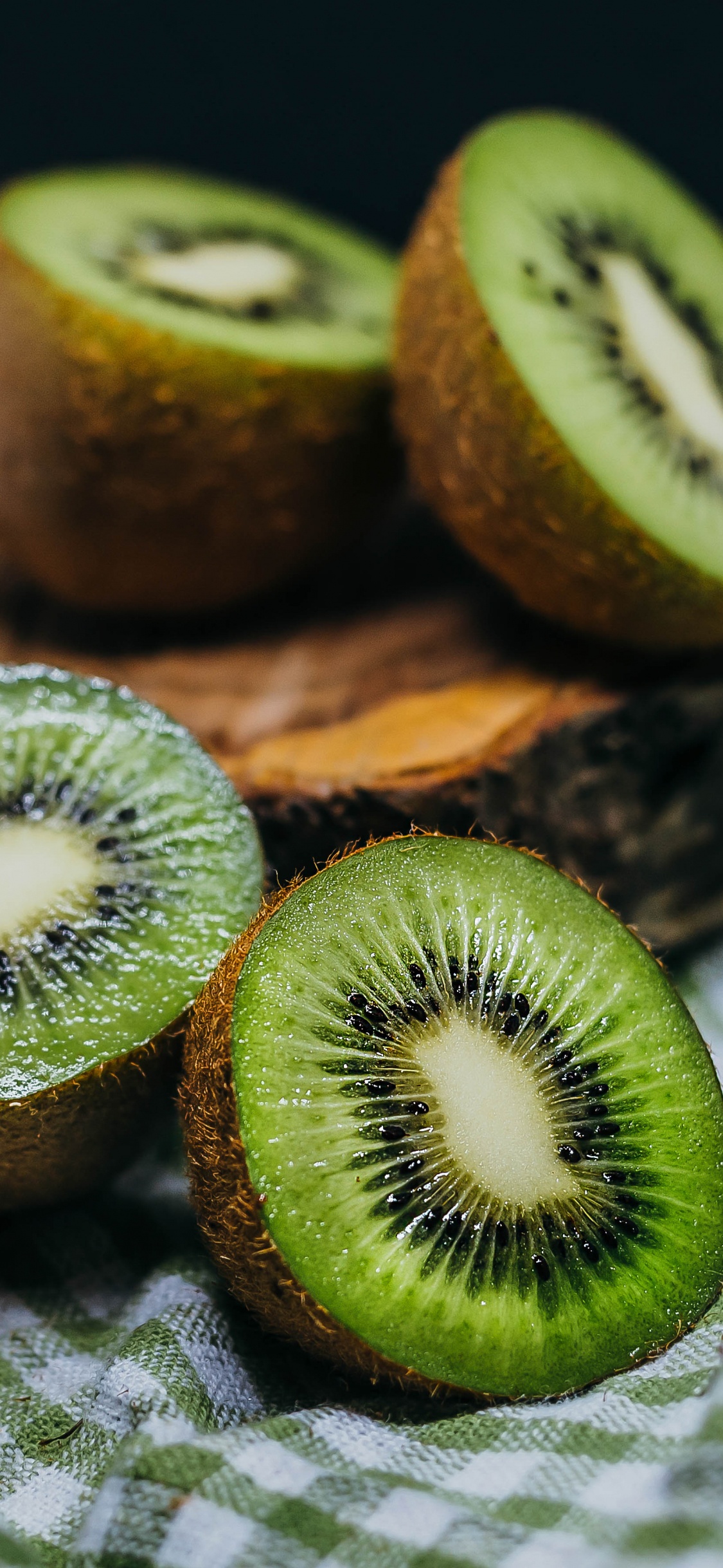 Обои фрукты, Харди киви, пища, растение, природные продукты в разрешении 1125x2436