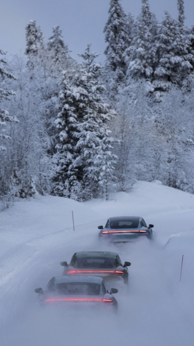 Обои снег, Порше, Порше taycan, шина, колесо в разрешении 750x1334