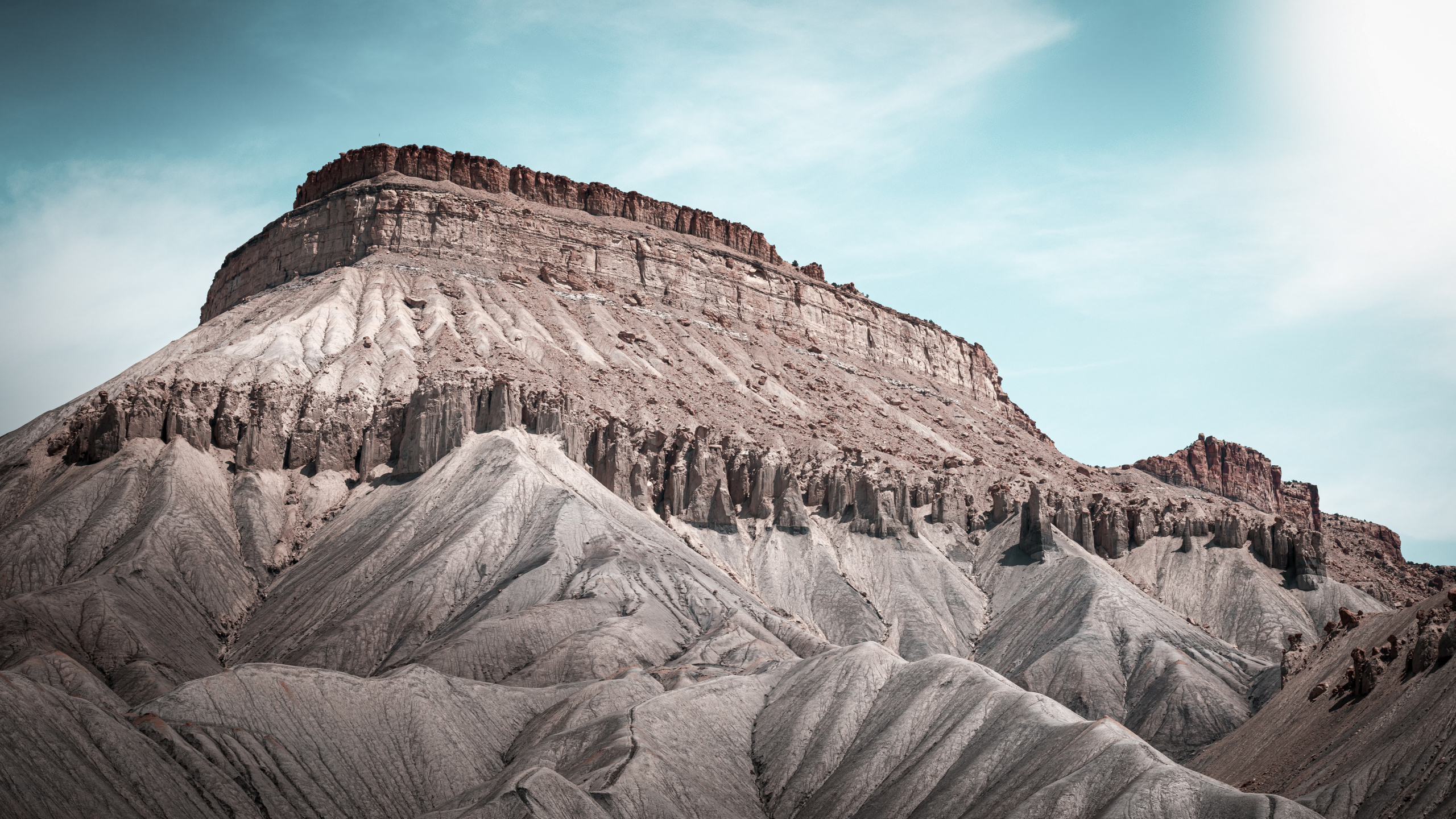 Обои округ Гарфилд, облако, гора, мир, коренная порода в разрешении 2560x1440