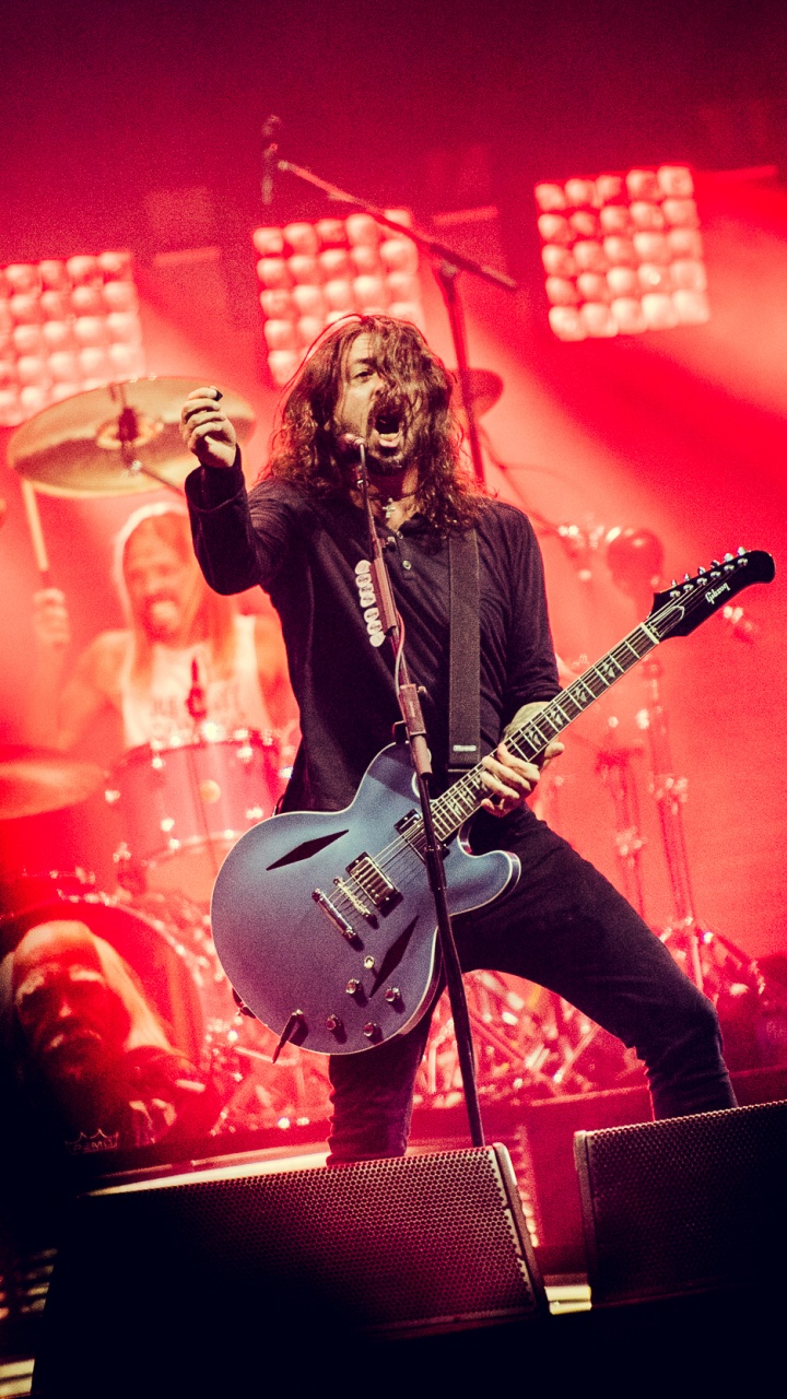 Обои этап, рокконцерт, Рок Верштер, Foo Fighters, музыкант в разрешении 720x1280