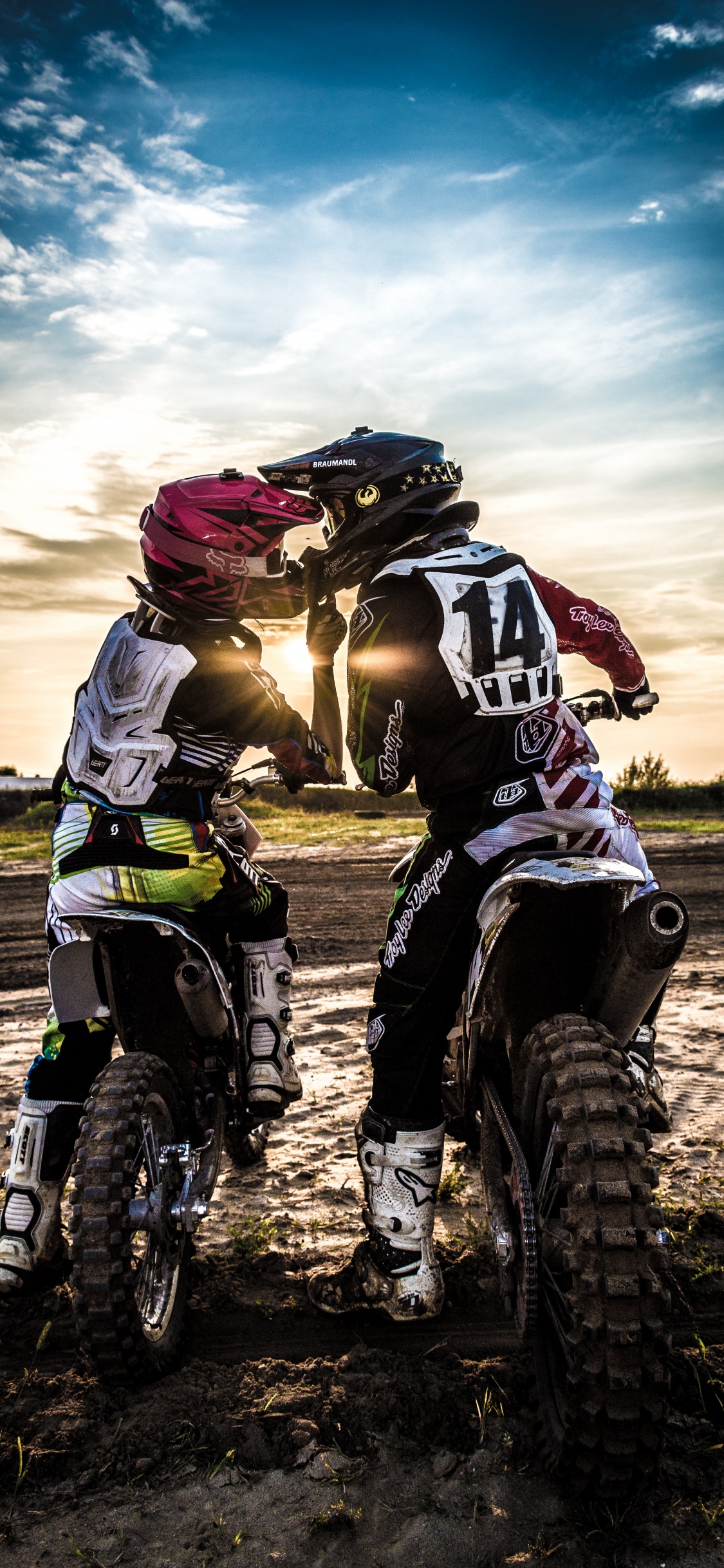 Обои Фристайл мотокросс, мотокросс, мотоцикл, эндуро, гонки на мотоциклах в разрешении 1125x2436