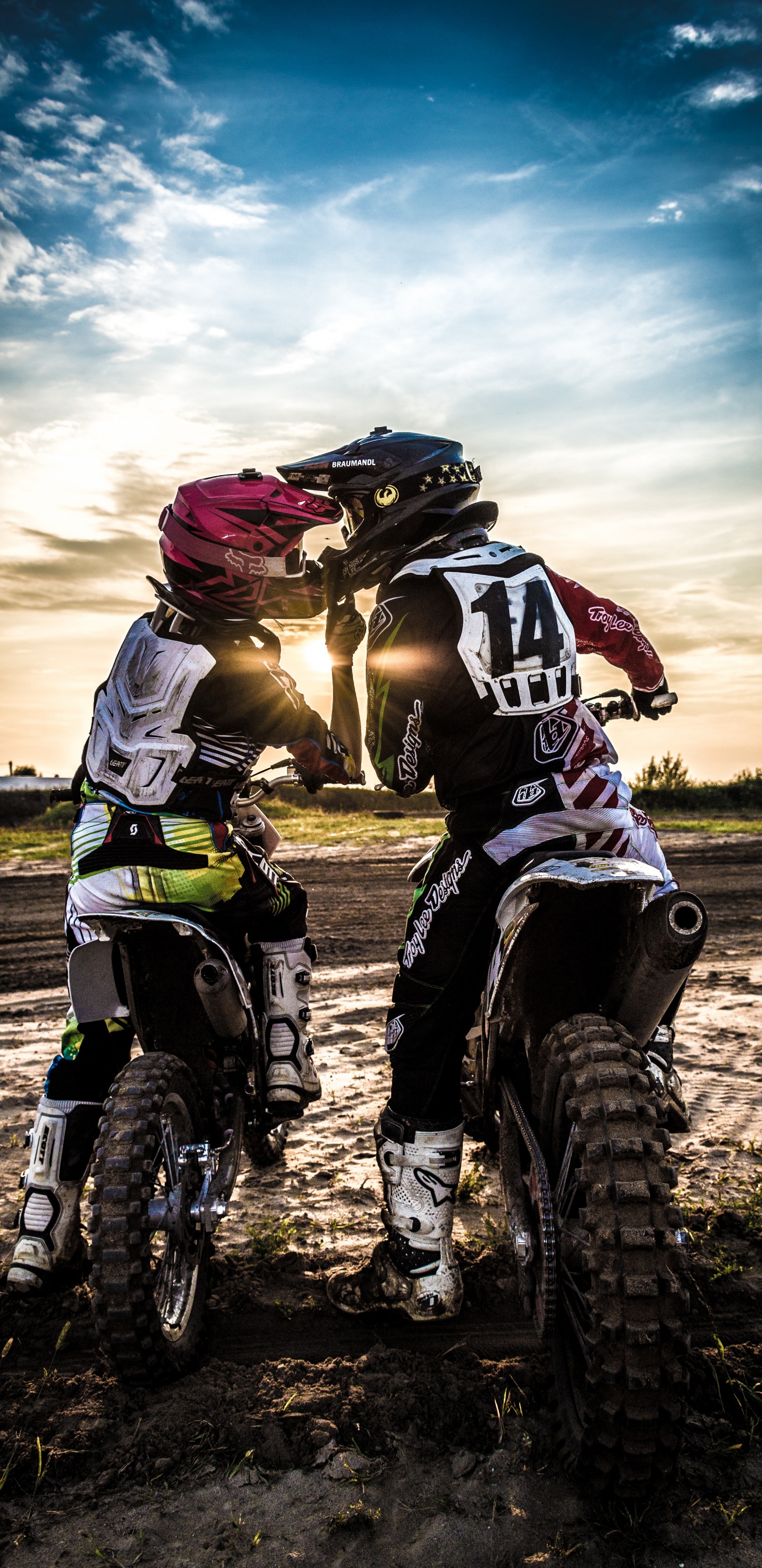 Обои Фристайл мотокросс, мотокросс, мотоцикл, эндуро, гонки на мотоциклах в разрешении 1440x2960