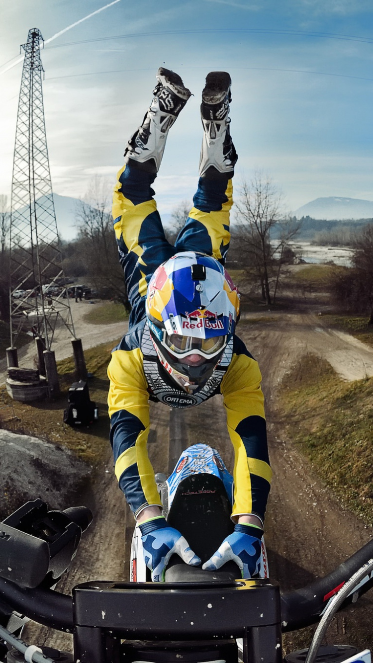 Обои Фристайл мотокросс, экстремальный вид спорта, шлем, головной убор, гора в разрешении 750x1334