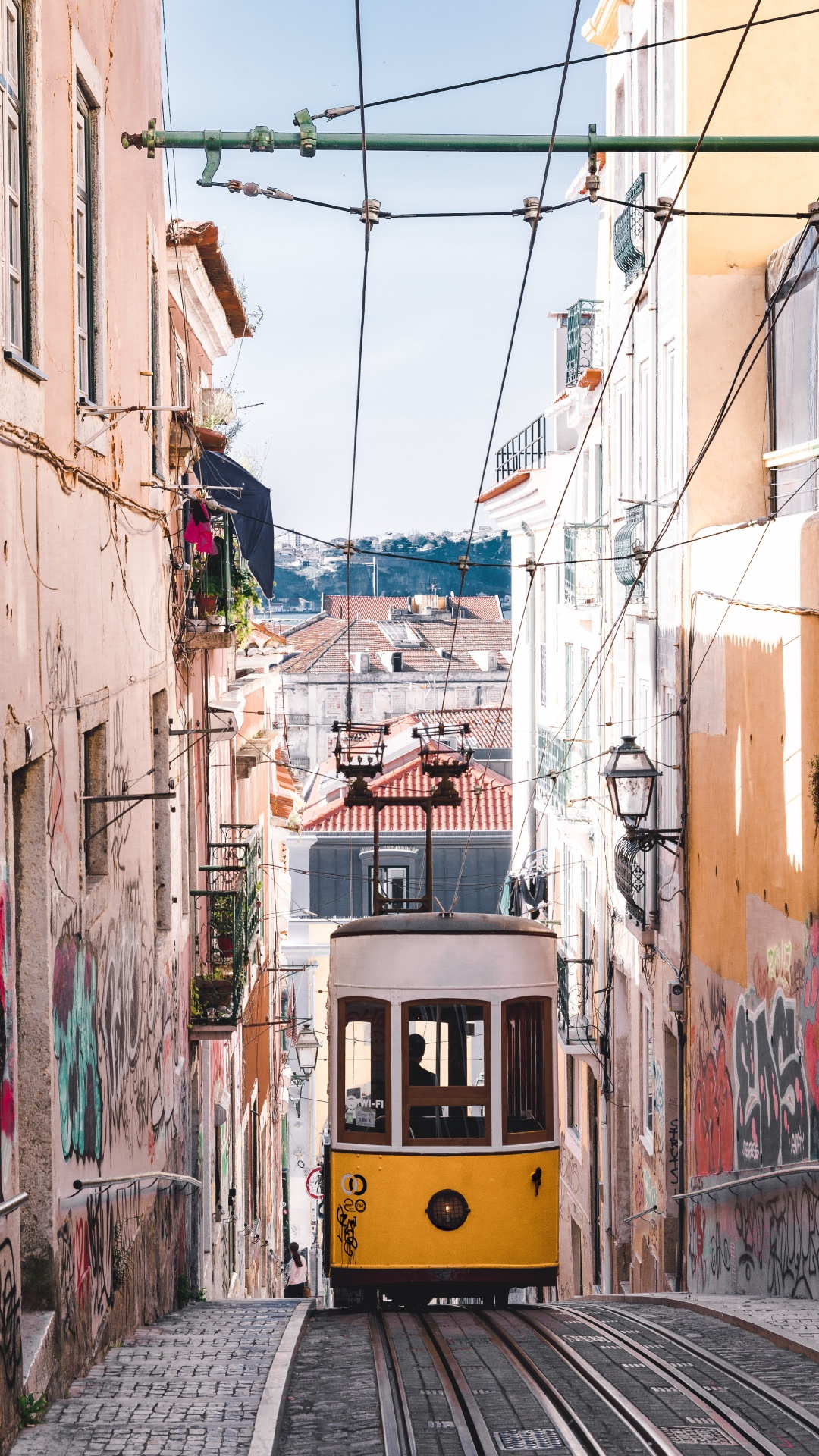 Обои тележка, транспорт, трамвай, городок, желтый в разрешении 1080x1920