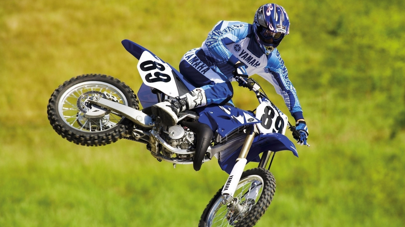 Обои мотокросс, мотоцикл, мотоцикл стантрайдинга, занятие спортом, Фристайл мотокросс в разрешении 1366x768