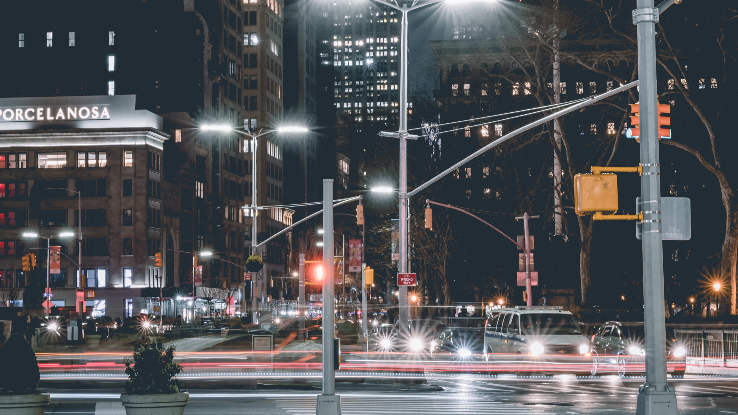 Обои небоскреб, город, городской район, метрополия, городской пейзаж в разрешении 2560x1440