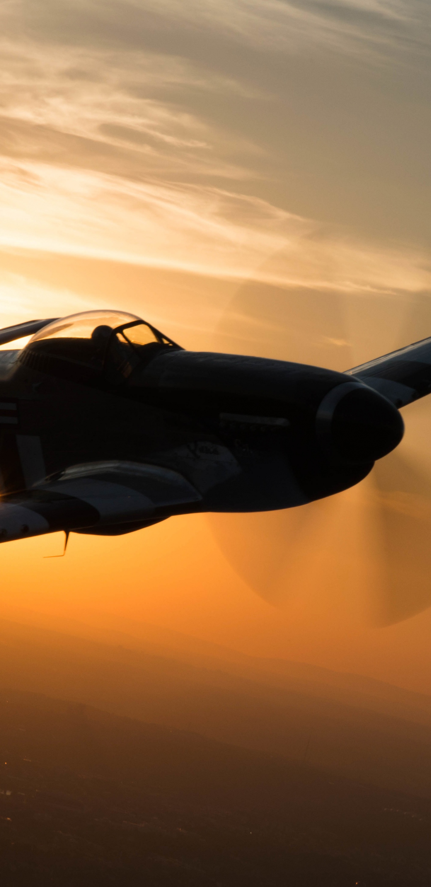 Обои авиация, полет, пропеллер, военный самолет, воздушное путешествие в разрешении 1440x2960