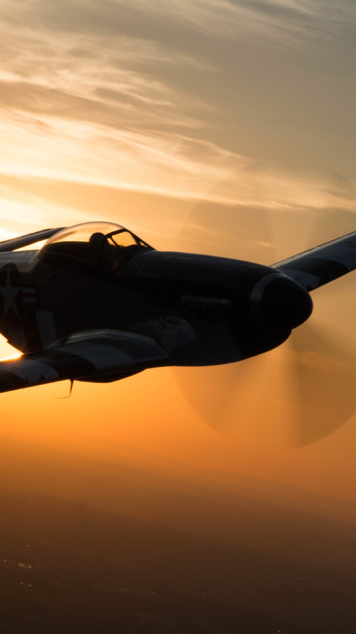 Обои авиация, полет, пропеллер, военный самолет, воздушное путешествие в разрешении 720x1280