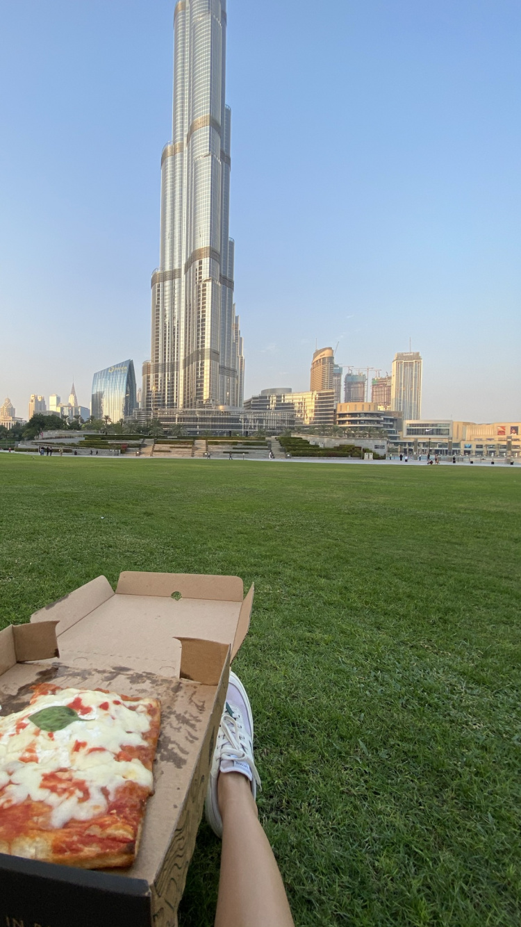 Обои Дубай, Бурдж Халифа, городской район, небоскреб, дневное время в разрешении 750x1334