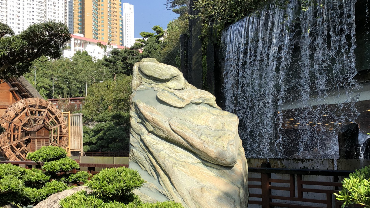 Обои дерево, статуя, археологический памятник, резьба по камню, растение в разрешении 1280x720