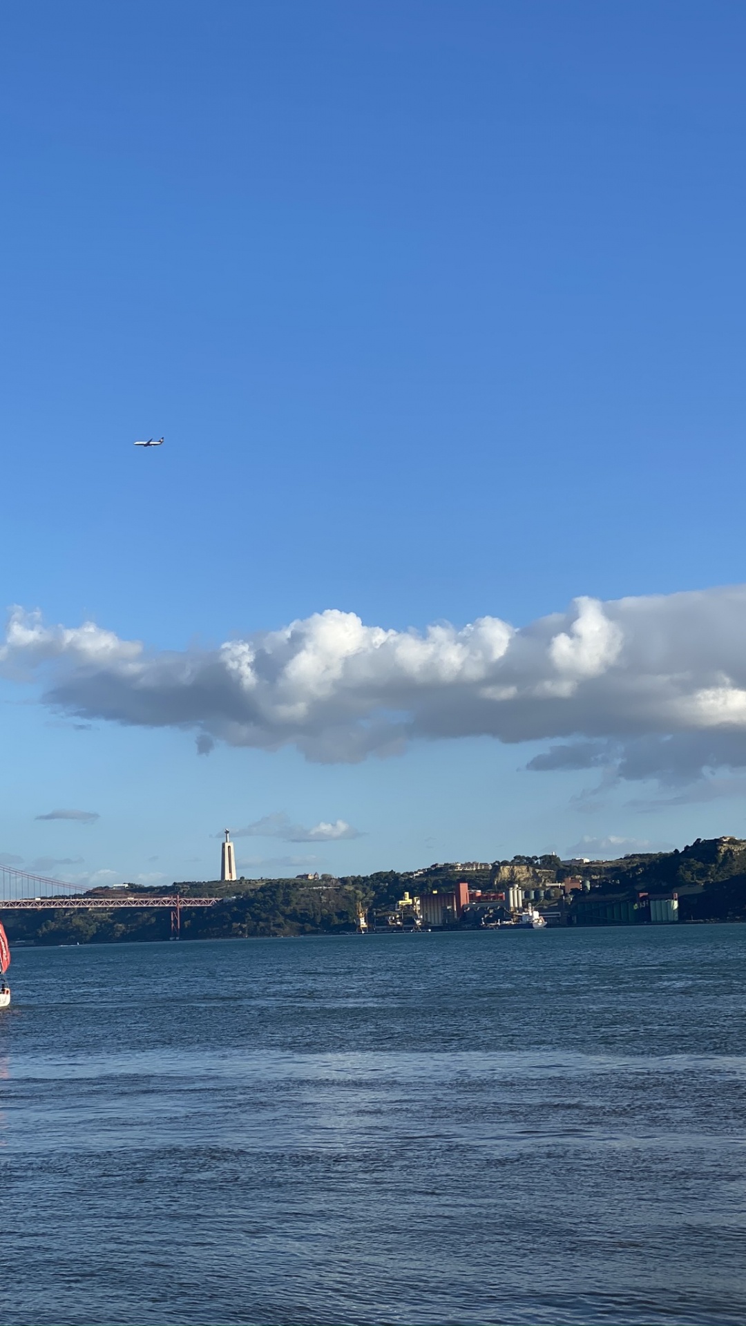 Обои окава, вода, судно, облако, водный путь в разрешении 1080x1920