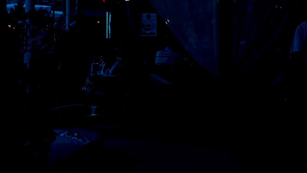 Обои облако, здание, дорожное покрытие, растение, асфальт в разрешении 1280x720