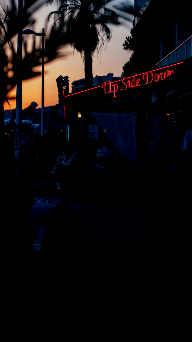 Обои облако, здание, дорожное покрытие, растение, асфальт в разрешении 750x1334