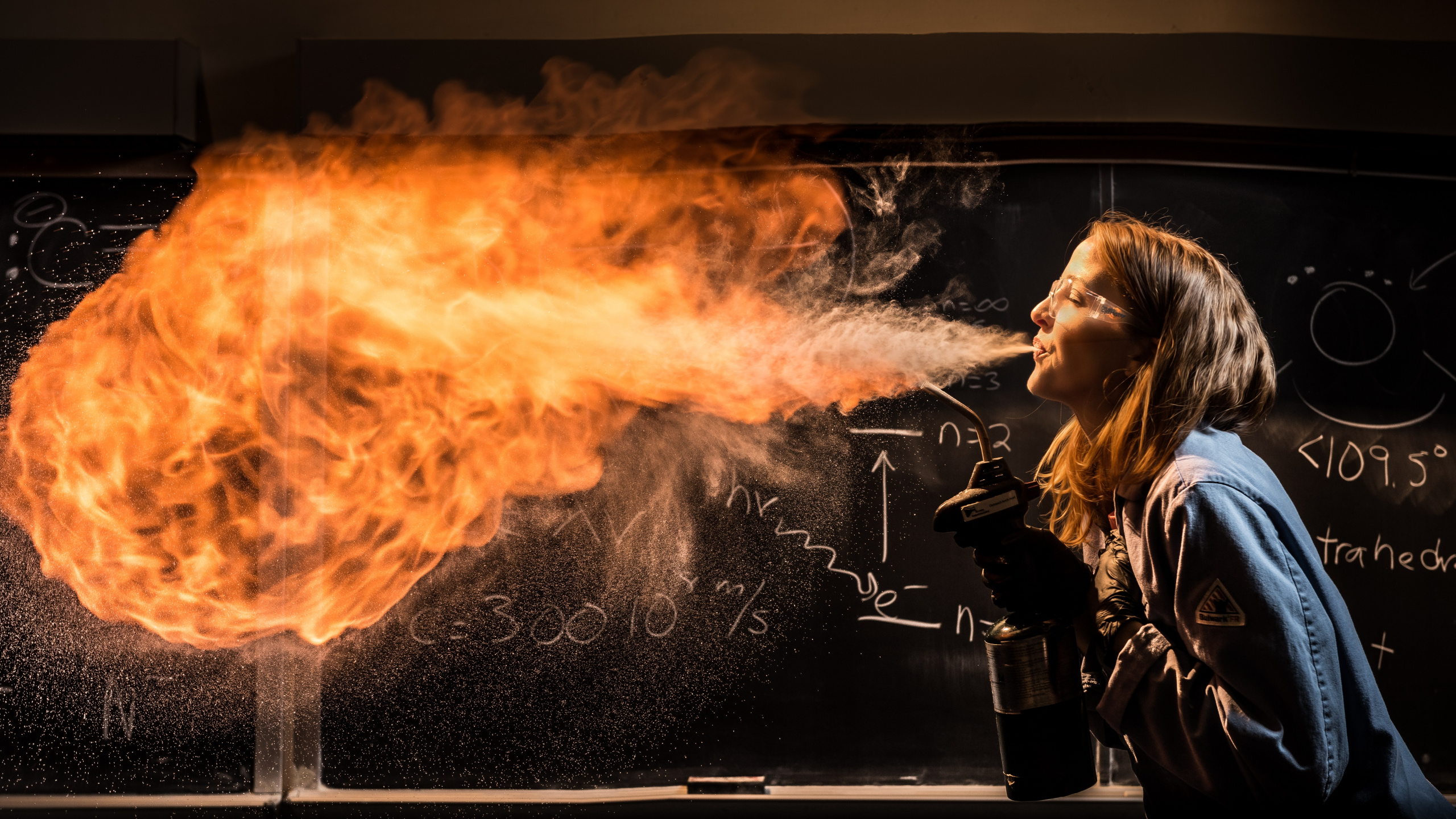 Обои пламя, телевидение, перформанс, Игра престолов, Представление в разрешении 2560x1440