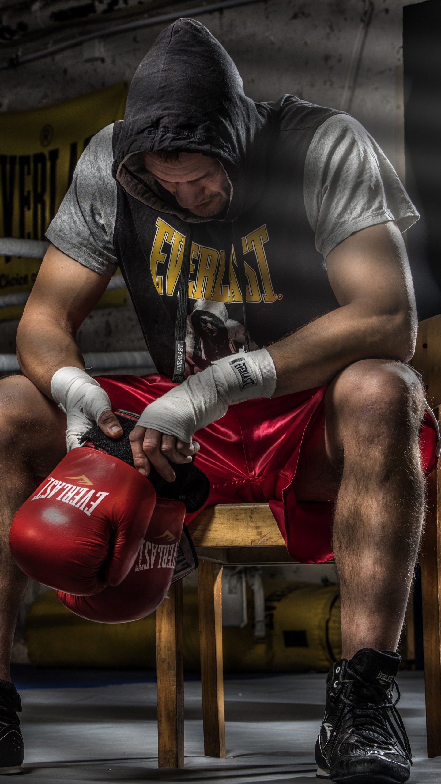 Обои бокс, профессиональный бокс, боксерская перчатка, муай тай, боксерский ринг в разрешении 1440x2560