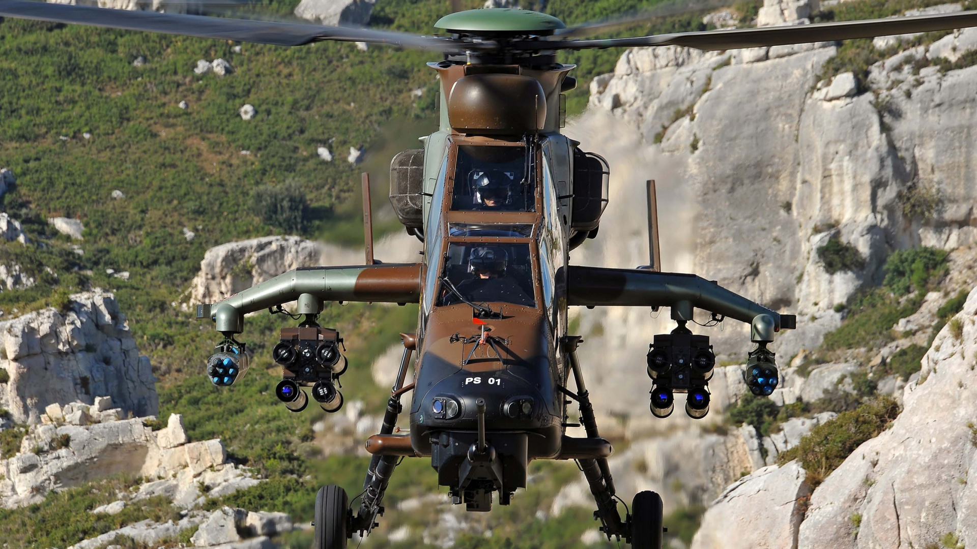 Обои Еврокоптер Тигр, вертолеты аэробуса, машина, дерево, ударный вертолет в разрешении 1920x1080