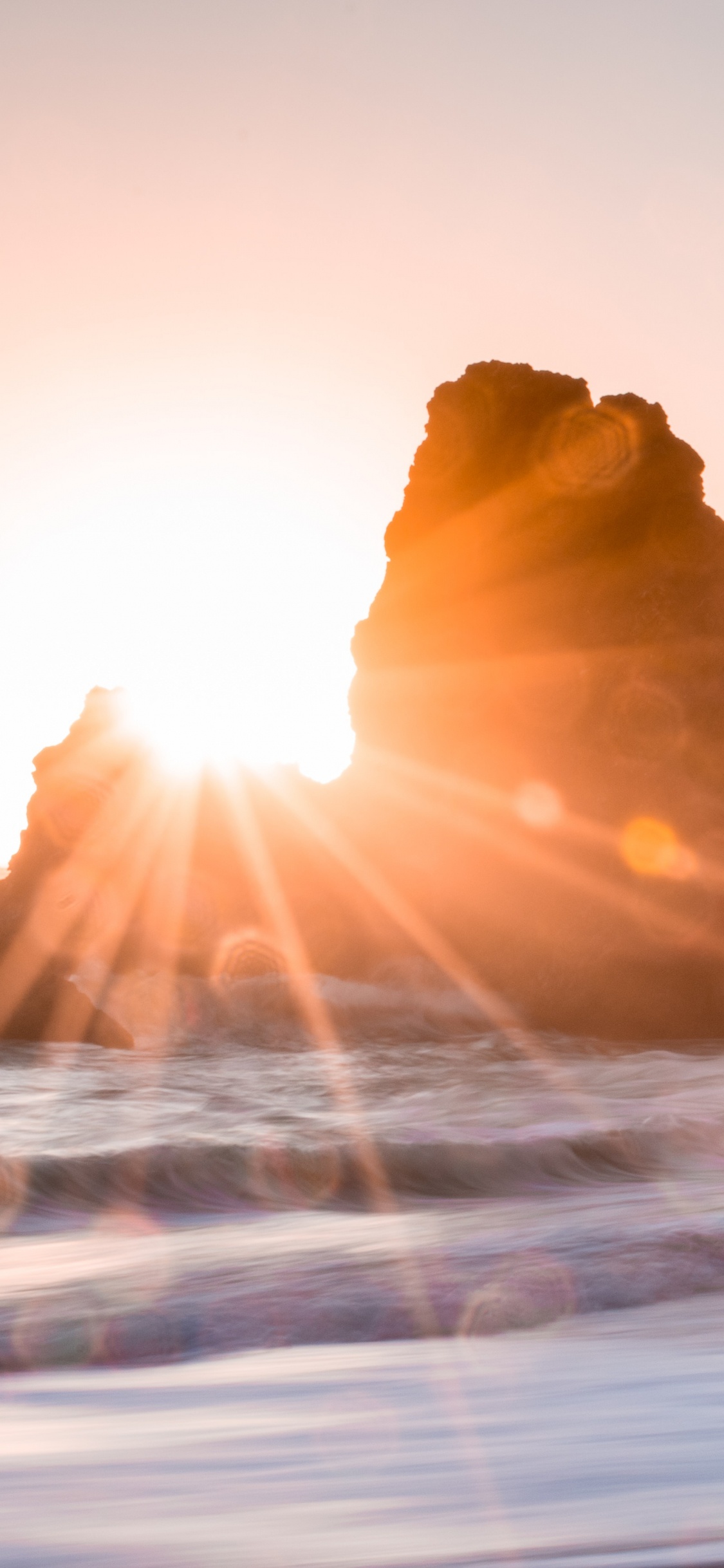 Обои море, рок, солнечный свет, утро, Бог в разрешении 1125x2436