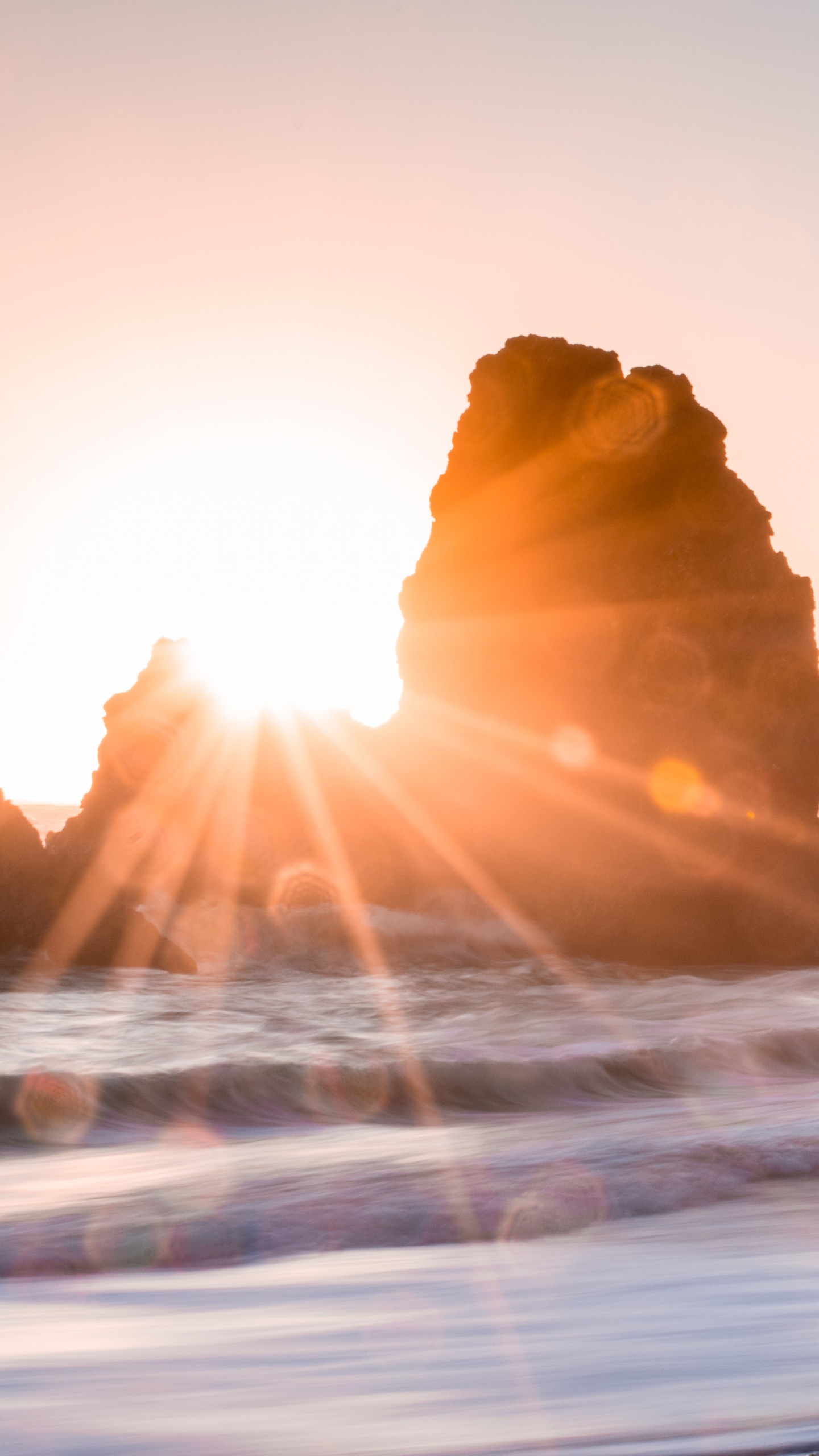 Обои море, рок, солнечный свет, утро, Бог в разрешении 1440x2560