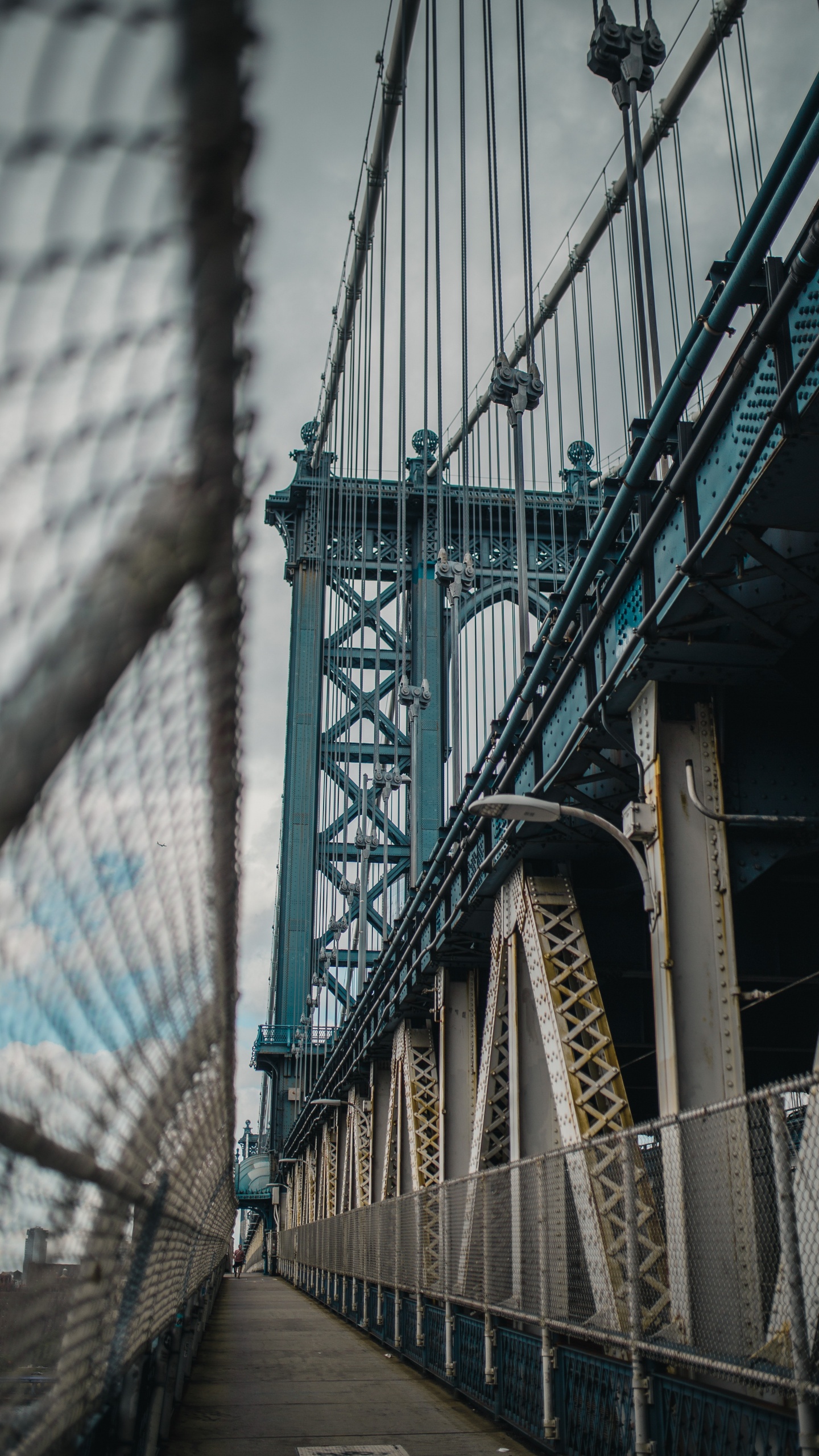 Обои строительство, мост, железо, архитектура, воздушная линия в разрешении 1440x2560