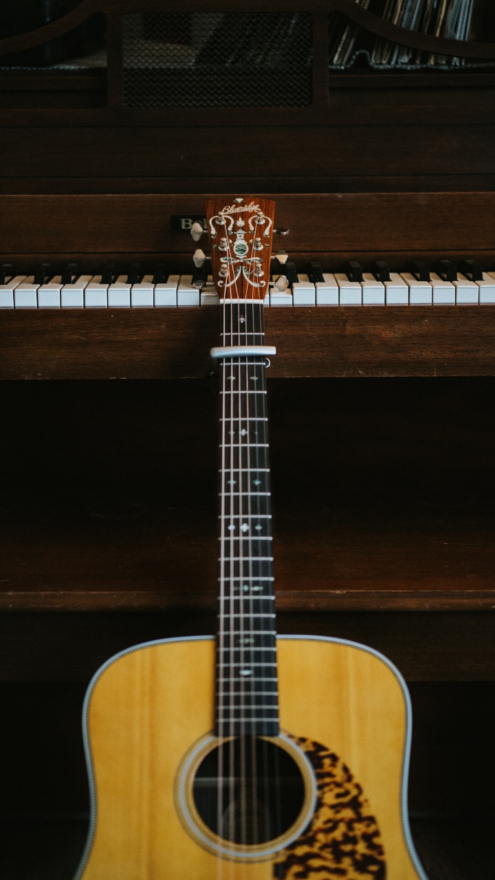 Обои гитара, акустическая гитара, фортепьяно, струнный инструмент, музыкальный инструмент в разрешении 720x1280