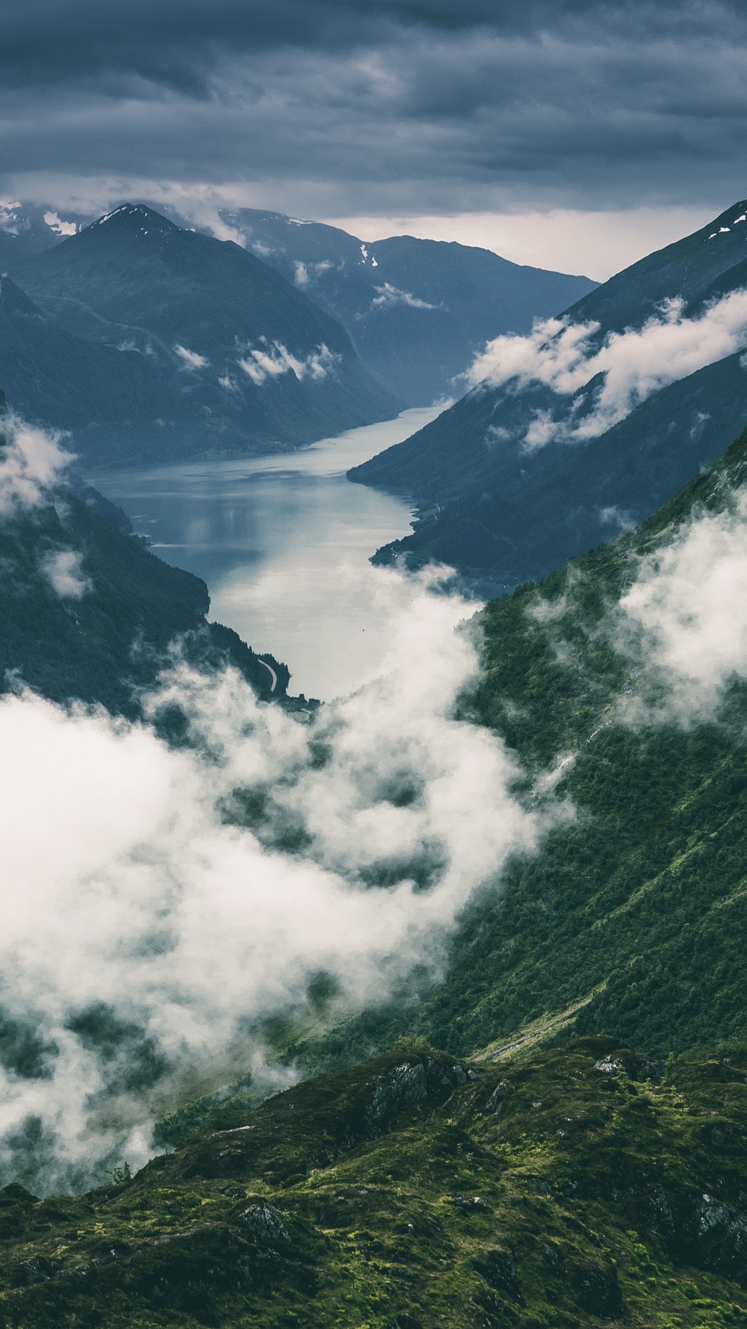 Обои горный рельеф, гора, нагорье, облако, горный хребет в разрешении 1080x1920