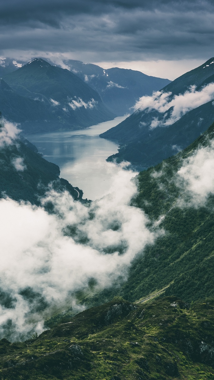 Обои горный рельеф, гора, нагорье, облако, горный хребет в разрешении 720x1280