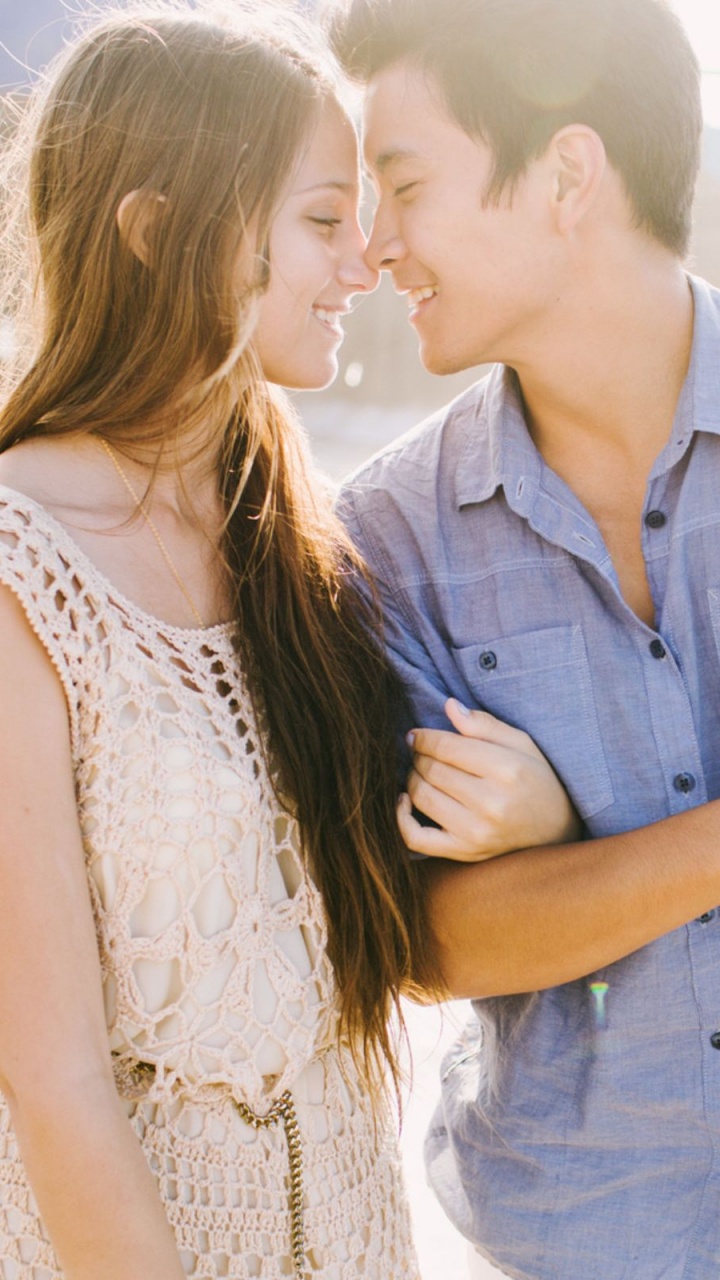 Обои любовь пара, роман, пара, крепкое объятие, любовь в разрешении 720x1280