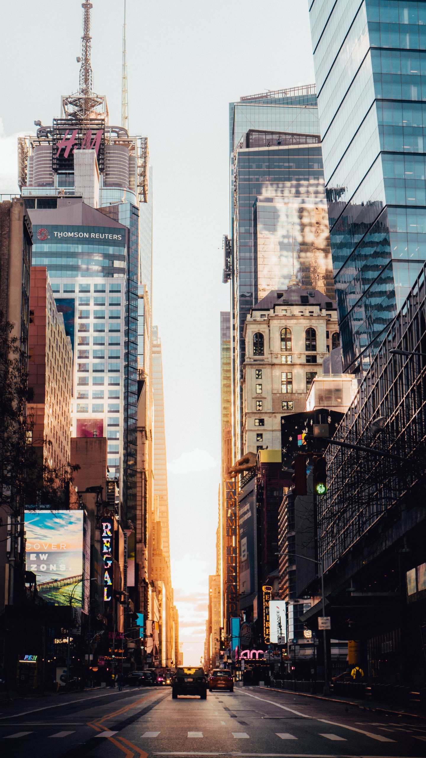 Обои улица, икона, архитектура, город, дорога в разрешении 1440x2560