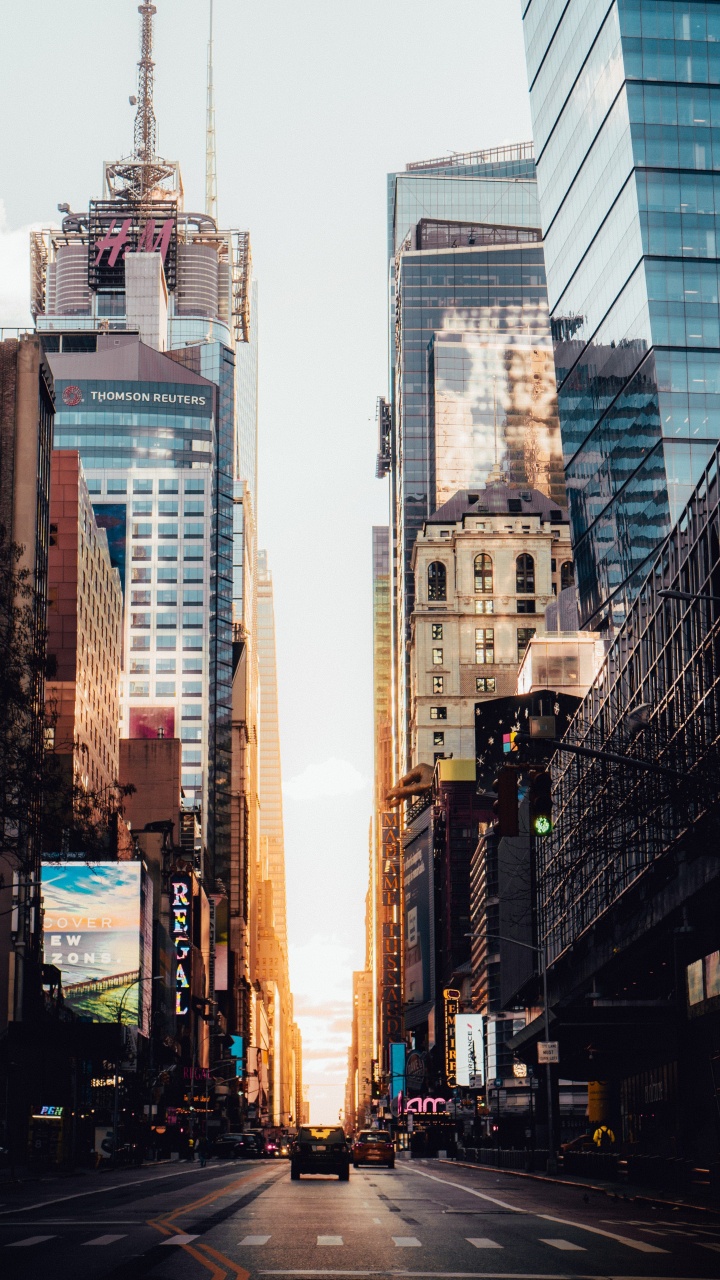 Обои улица, икона, архитектура, город, дорога в разрешении 720x1280