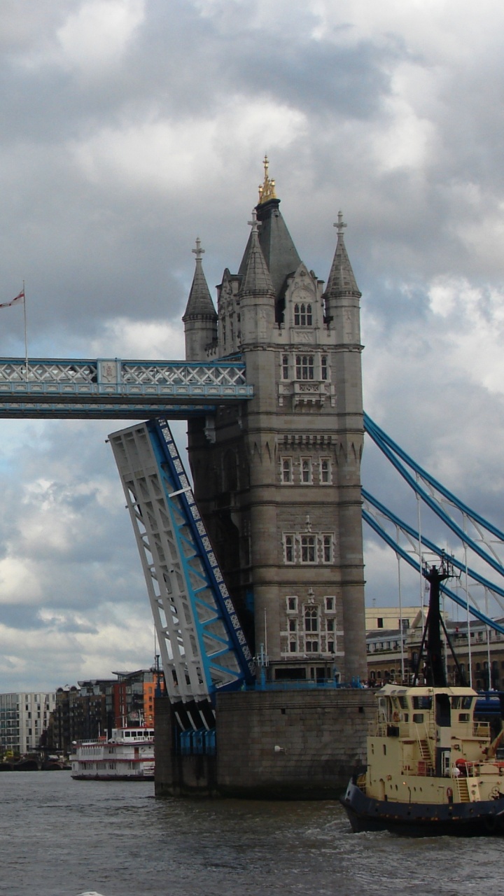 Обои тауэрский мост, река темза, лондонский Тауэр, лондонский мост, подвесной мост в разрешении 720x1280