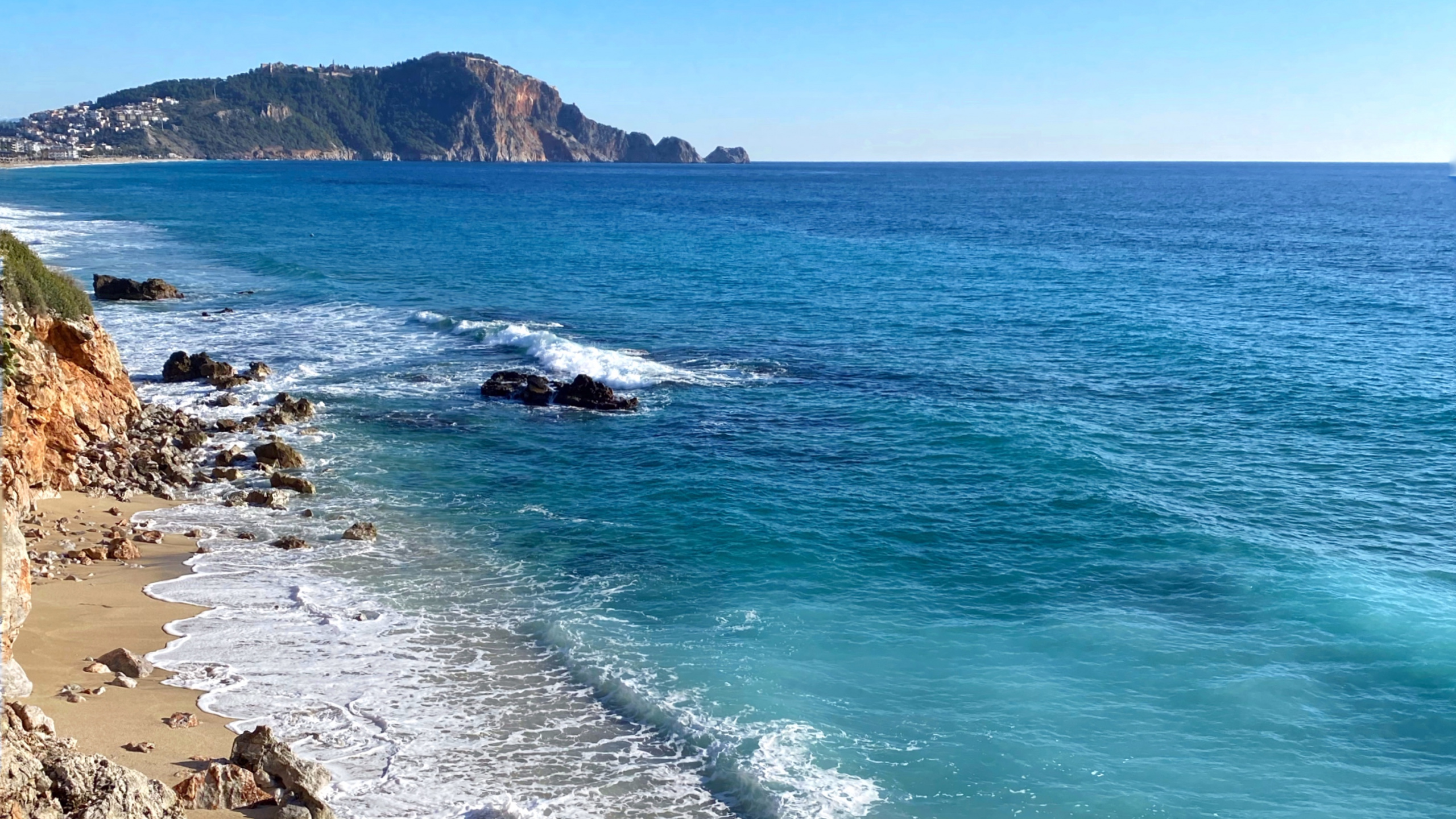Обои Cleopatra Beach Аланья, вода, гидроресурсы, природный ландшафт, растение в разрешении 2560x1440