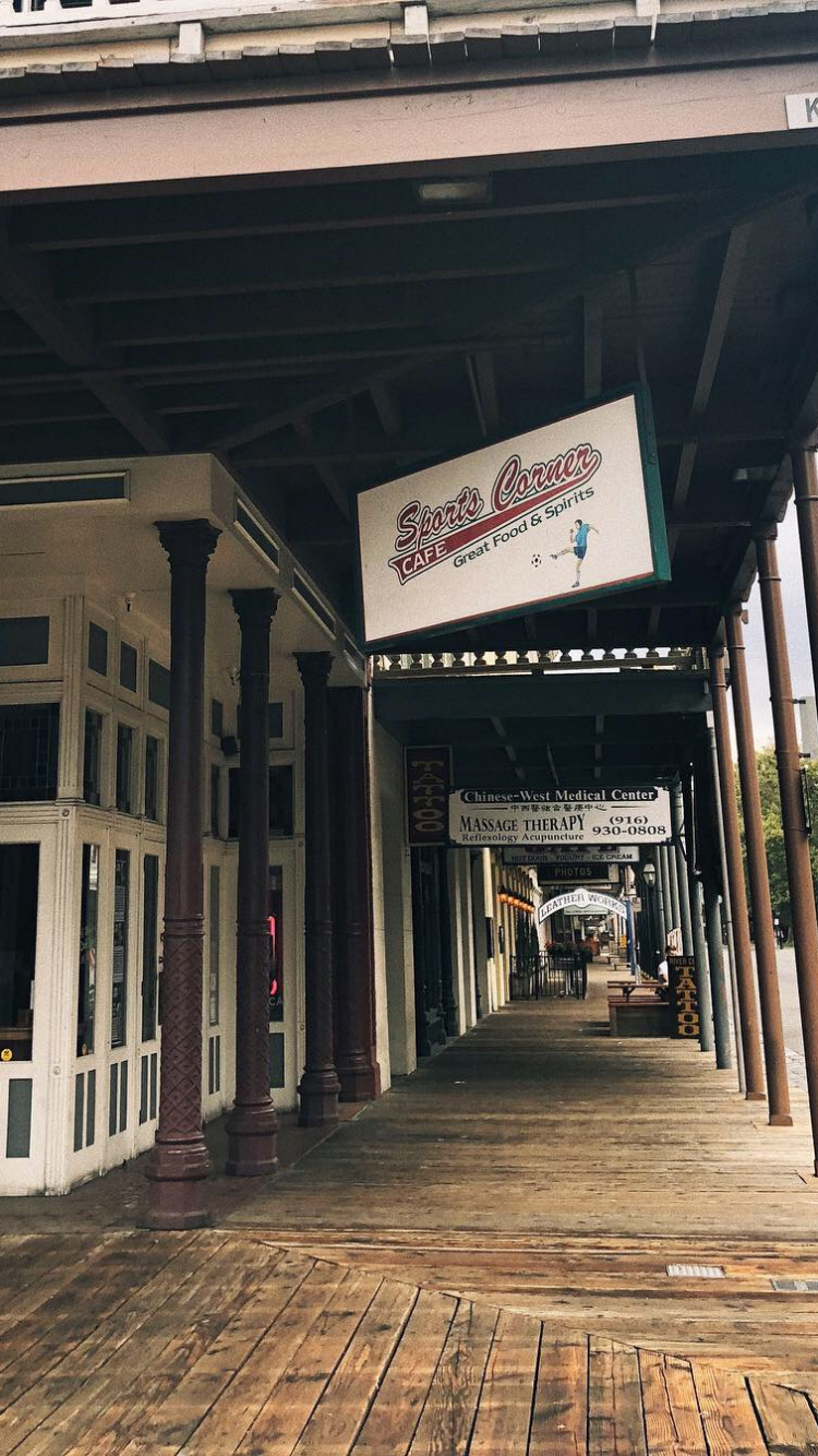 Обои фасад, луч, тень, столбец, железо в разрешении 750x1334