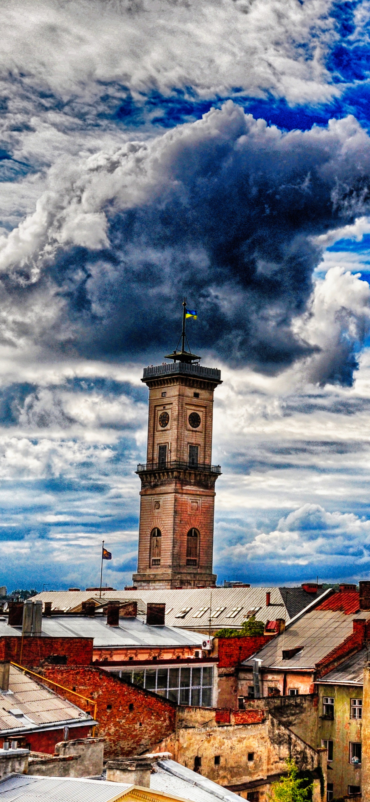 Обои облако, городок, ориентир, дневное время, город в разрешении 1242x2688