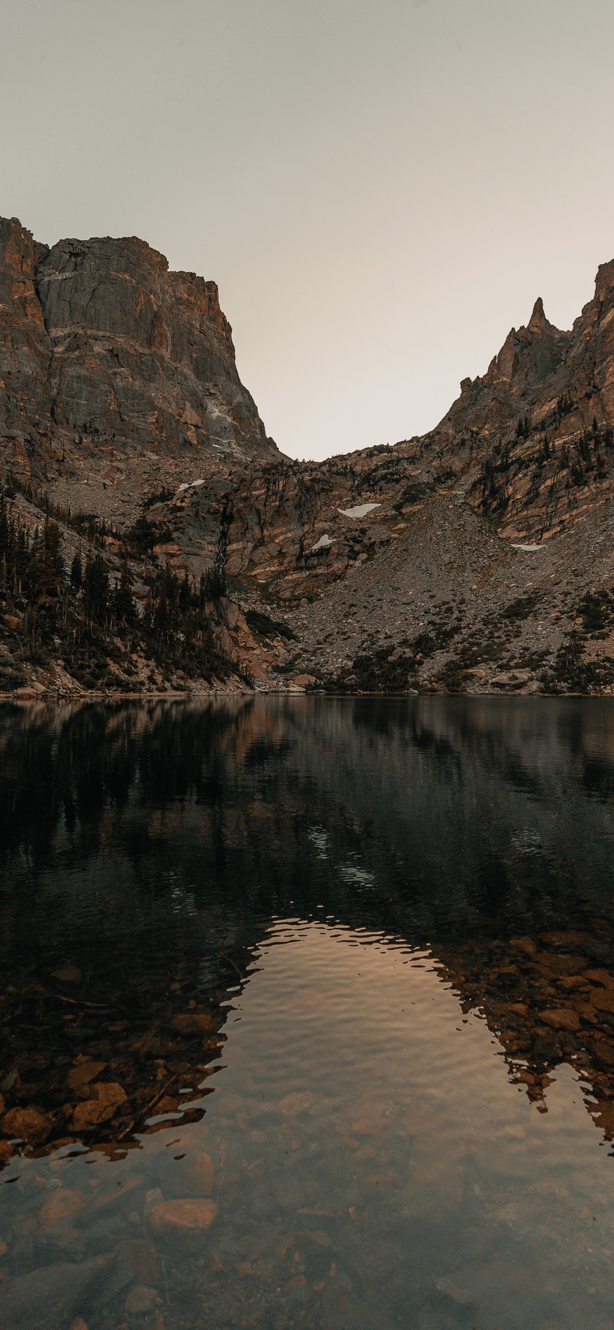 Обои изумрудное озеро, гора, озеро, отражение, природа в разрешении 1242x2688