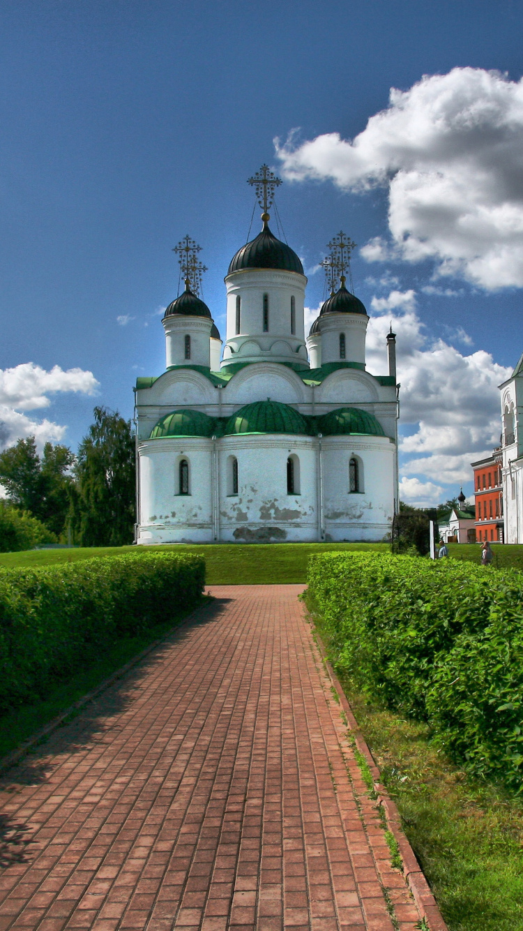 Обои имущество, монастырь, трава, луг, город в разрешении 750x1334