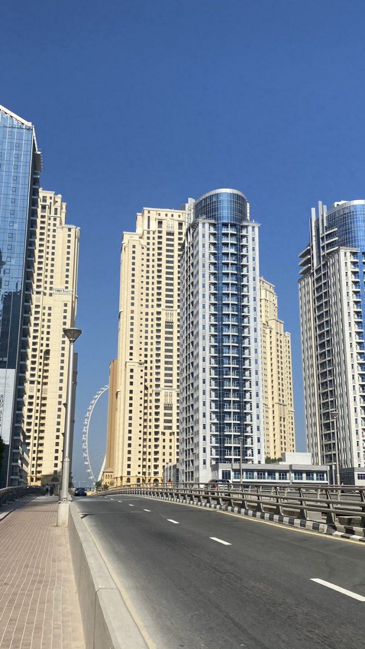 Обои Дубай, дорога, башня, дневное время, архитектура в разрешении 750x1334