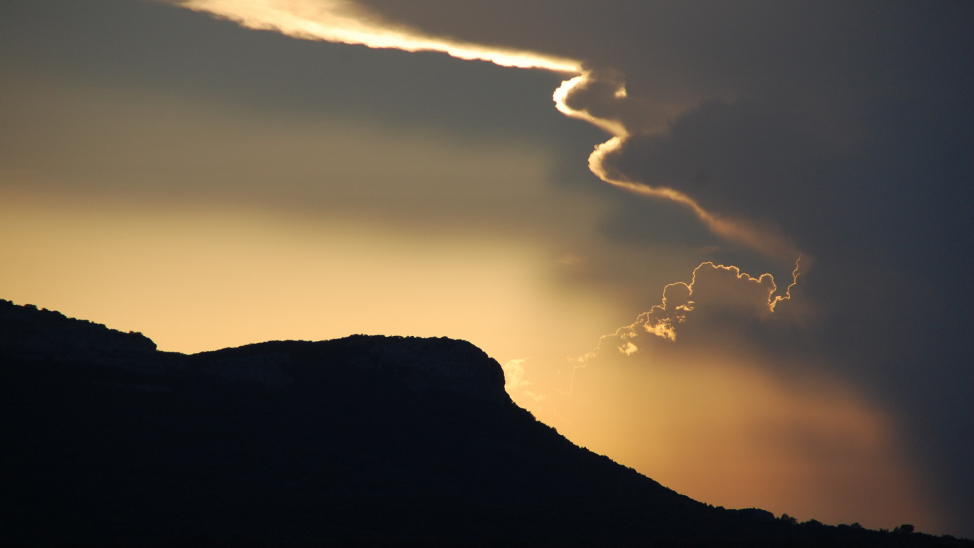 Обои облако, вечер, солнечный свет, горизонт, облака в разрешении 1366x768